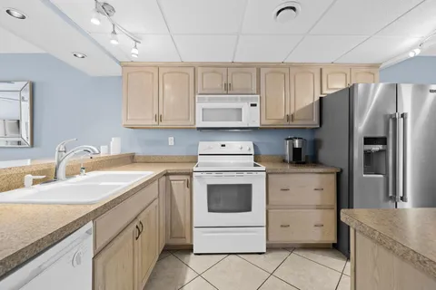 $348,000 | 15 Royal Palm Way, Unit 505, Boca Raton, FL 33432