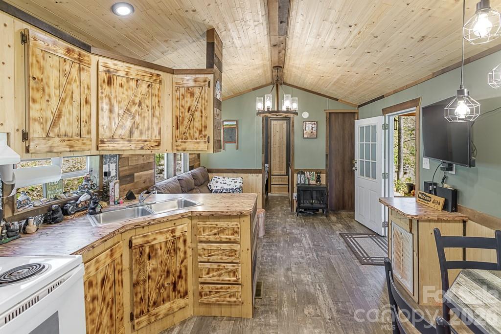 16 Standing Rock Ridge Maggie Valley, NC 28751 - Photo 9 of 20
