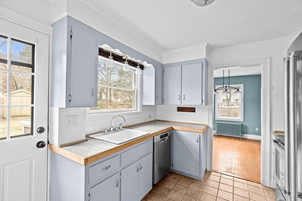 77 Cushing Road Cohasset, MA 02025 - Photo 8 of 16
