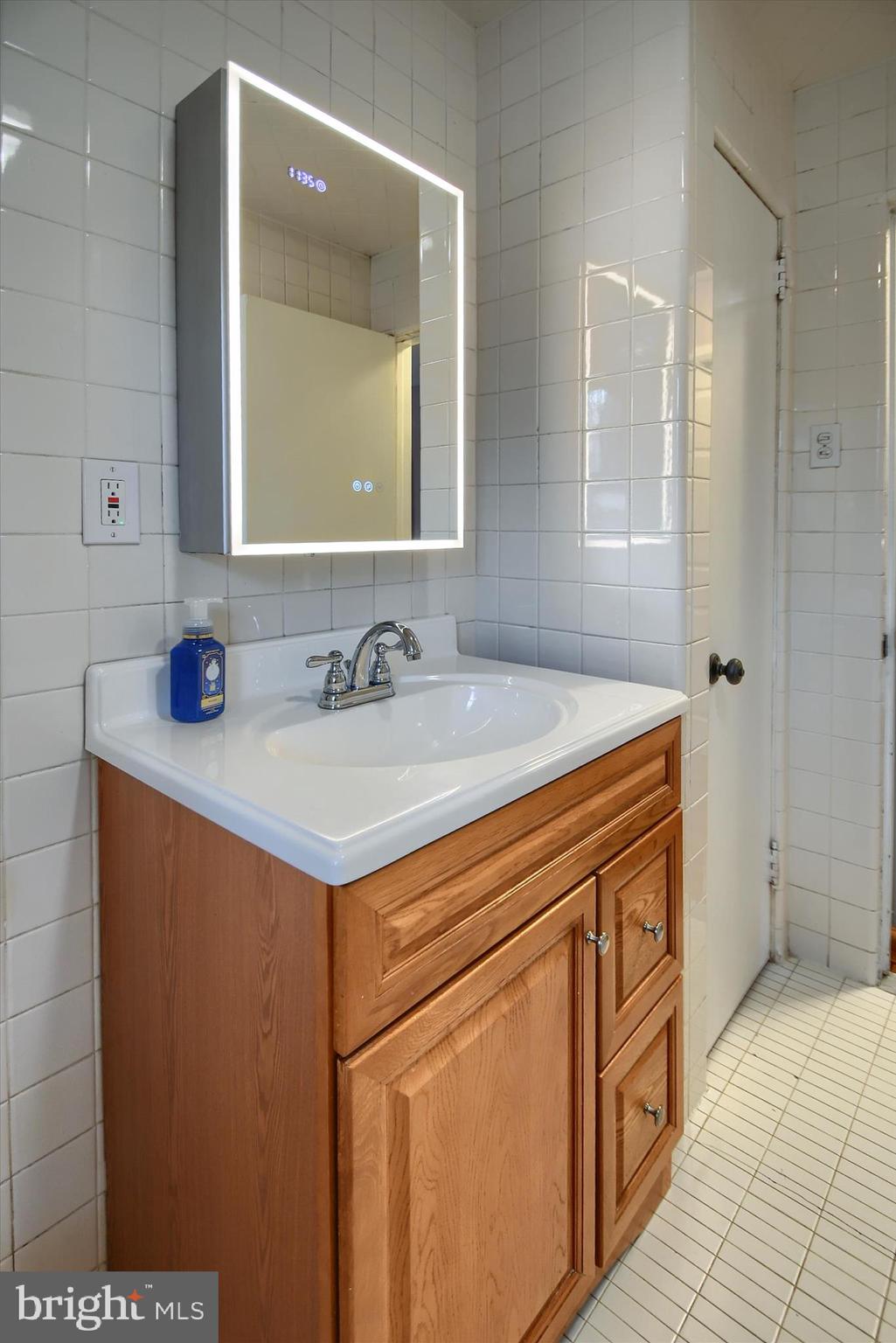 4 Bullens Lane Wallingford, PA 19086 - Photo 29 of 90 Front Bedroom Full Bath