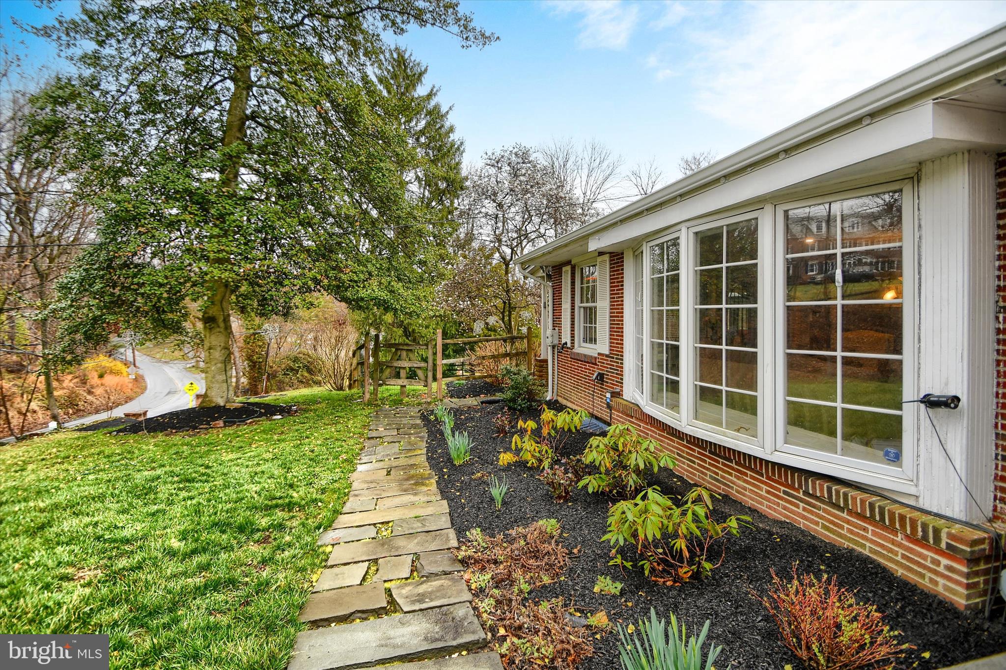 4 Bullens Lane Wallingford, PA 19086 - Photo 9 of 90 Front Entry to Side