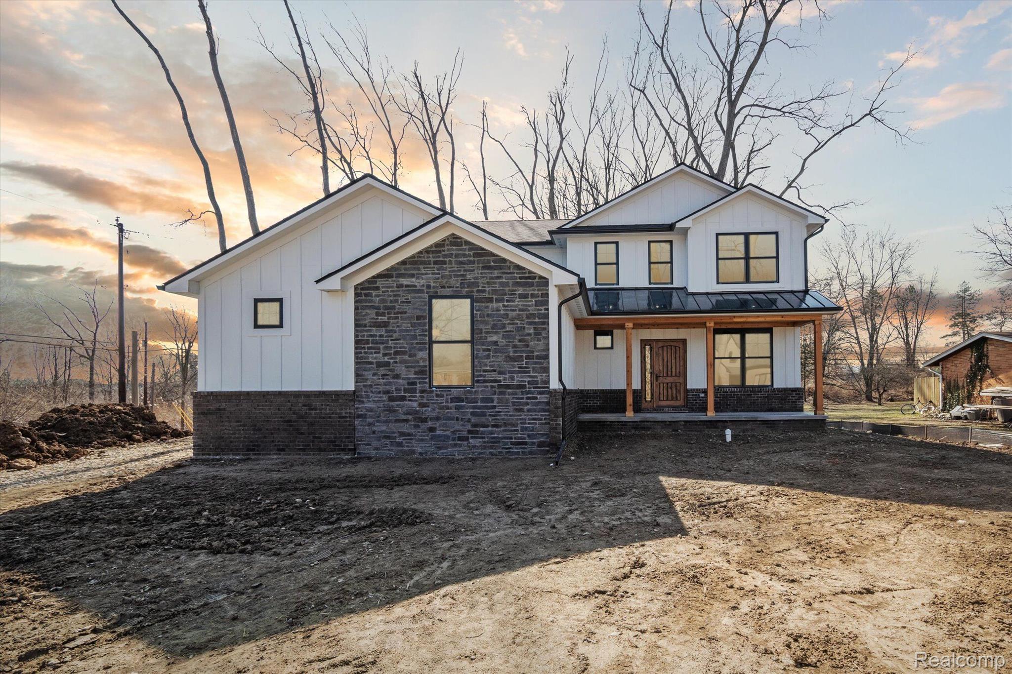 241 Maplehill Road Rochester, MI 48306 - Photo 1 of 46 Gallery Image 1