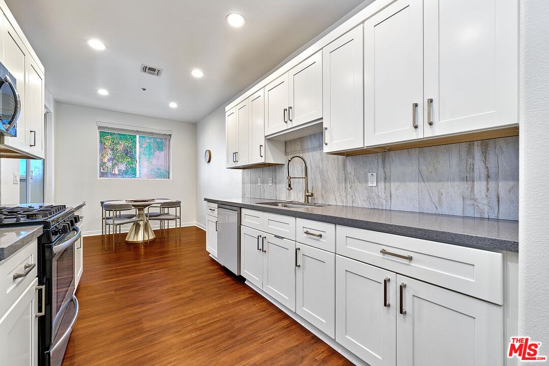 333 Westminster Avenue, Unit 204 Los Angeles, CA 90020 - Photo 11 of 27