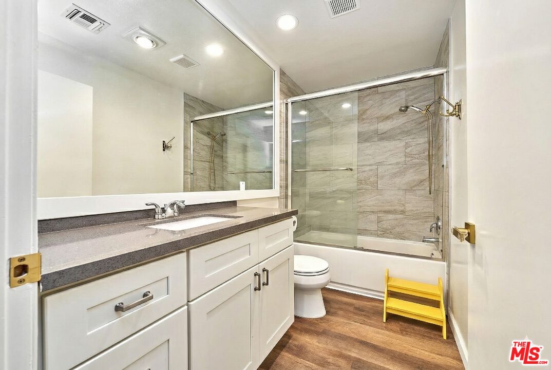 333 Westminster Avenue, Unit 204 Los Angeles, CA 90020 - Photo 15 of 27