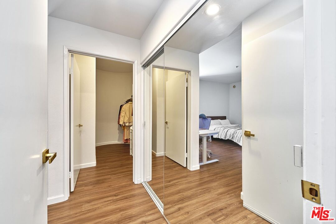 333 Westminster Avenue, Unit 204 Los Angeles, CA 90020 - Photo 17 of 27