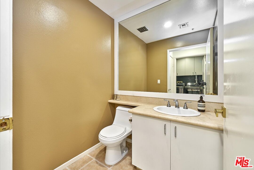 333 Westminster Avenue, Unit 204 Los Angeles, CA 90020 - Photo 23 of 27