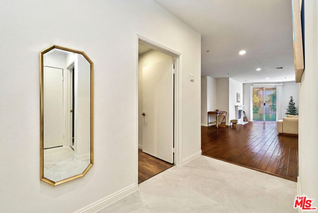 333 Westminster Avenue, Unit 204 Los Angeles, CA 90020 - Photo 4 of 27