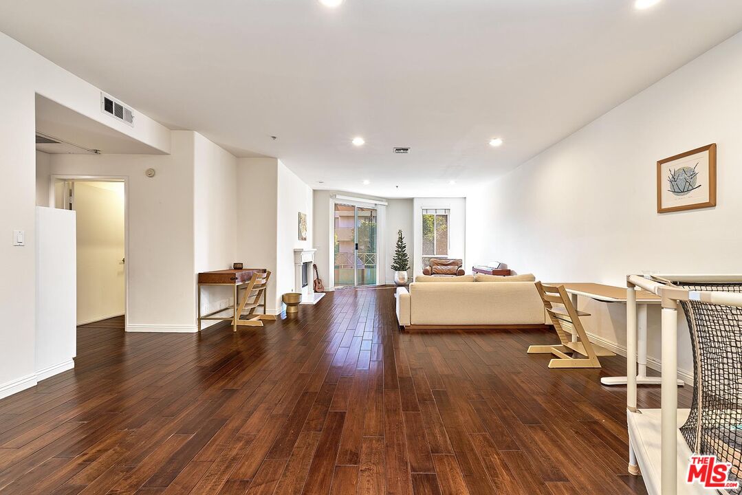 333 Westminster Avenue, Unit 204 Los Angeles, CA 90020 - Photo 7 of 27