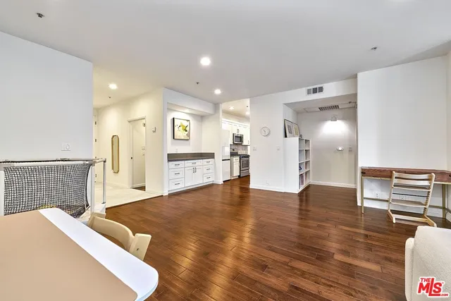 $885,000 | 333 Westminster Avenue, Unit 204, Los Angeles, CA 90020