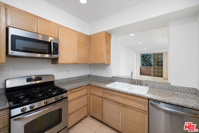 $4,495 | 930 North Doheny Drive, Unit 206, West Hollywood, CA 90069