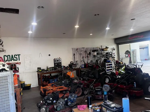 a view of livingroom with furniture