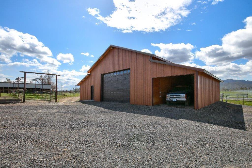 10572 Fleming Road Powell Butte, OR 97753 - Photo 43 of 54 60x36 barn