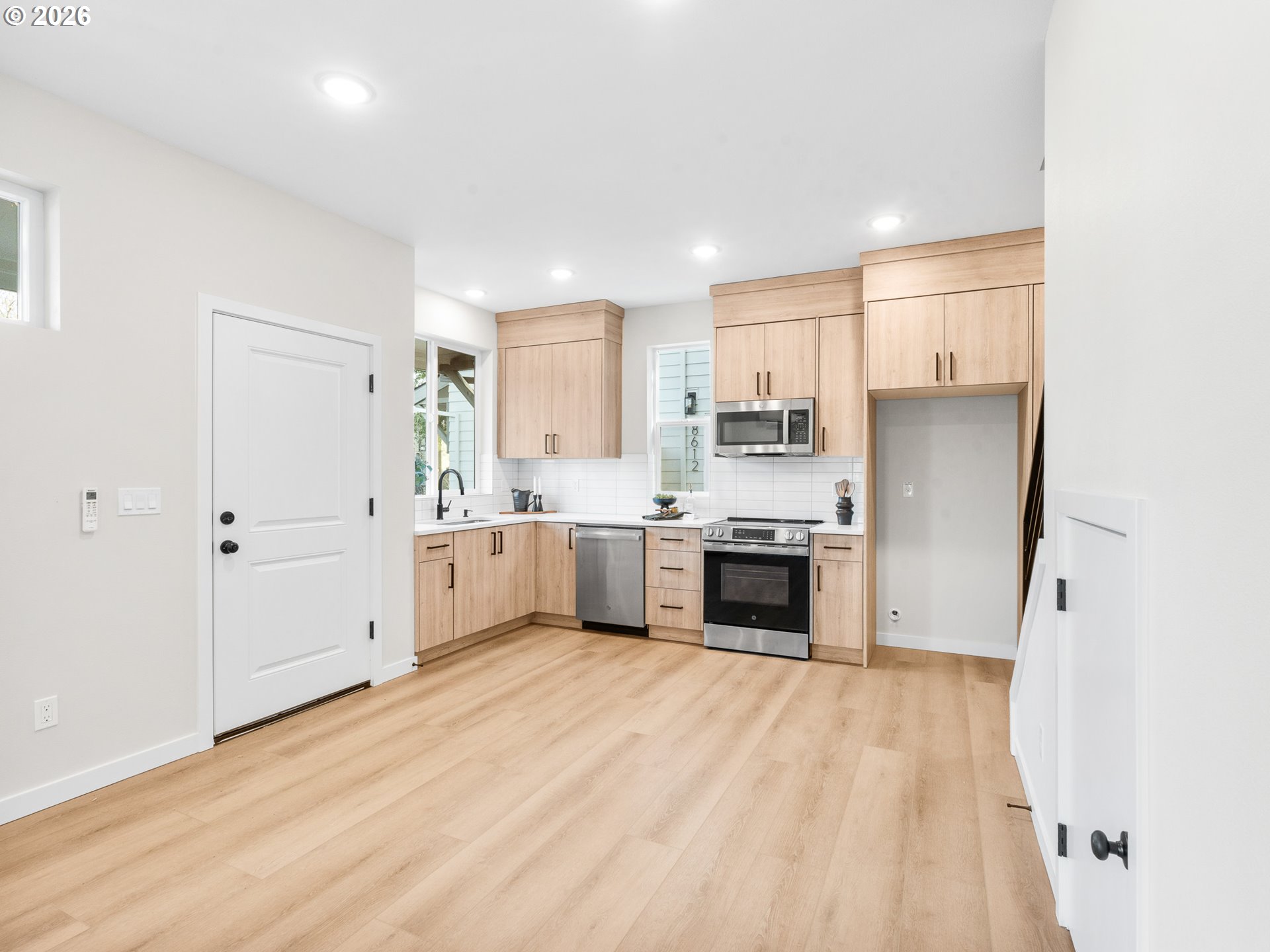 8630 Southwest 21st Avenue, Unit 1 Portland, OR 97219 - Photo 3 of 15