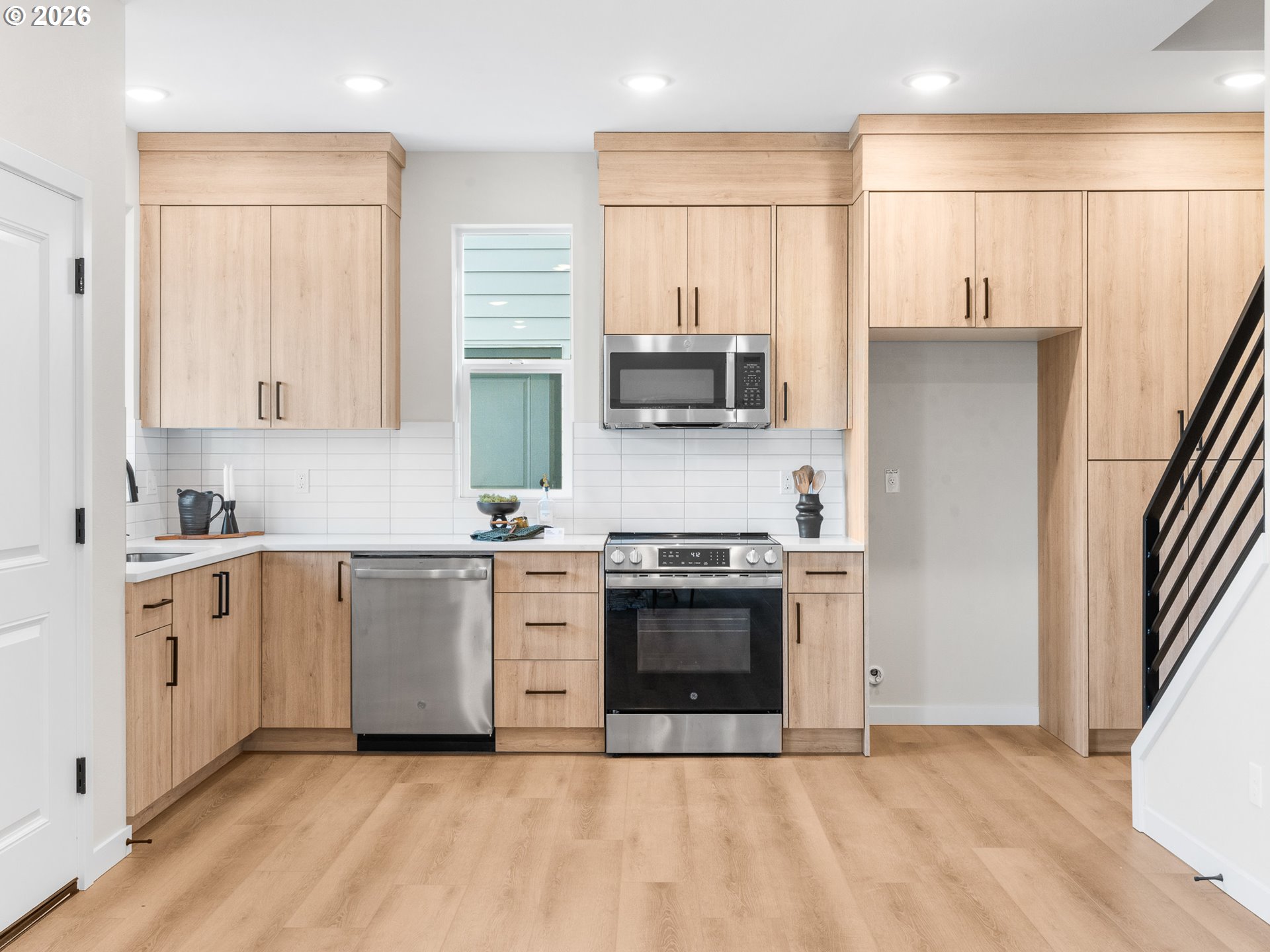 8630 Southwest 21st Avenue, Unit 1 Portland, OR 97219 - Photo 4 of 15