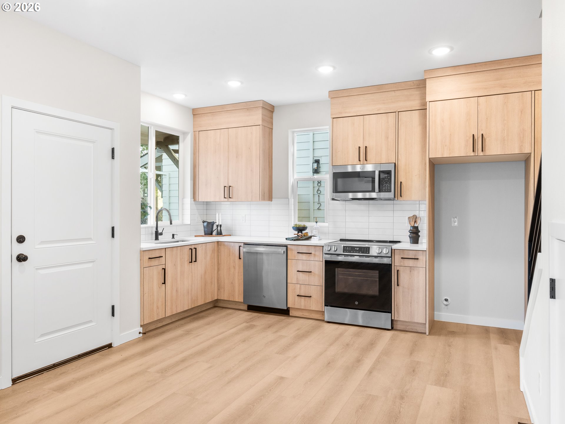 8630 Southwest 21st Avenue, Unit 1 Portland, OR 97219 - Photo 5 of 15