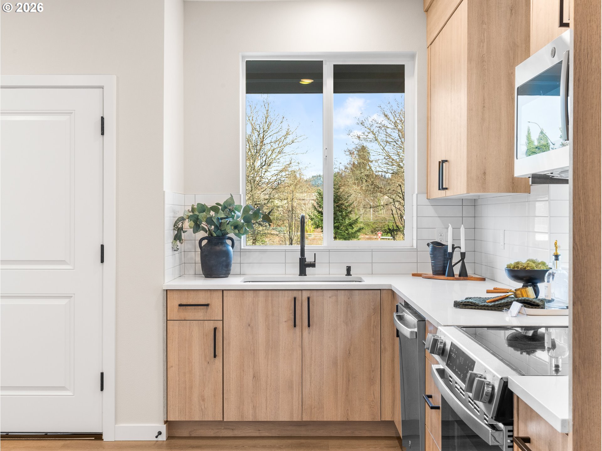 8630 Southwest 21st Avenue, Unit 1 Portland, OR 97219 - Photo 6 of 15