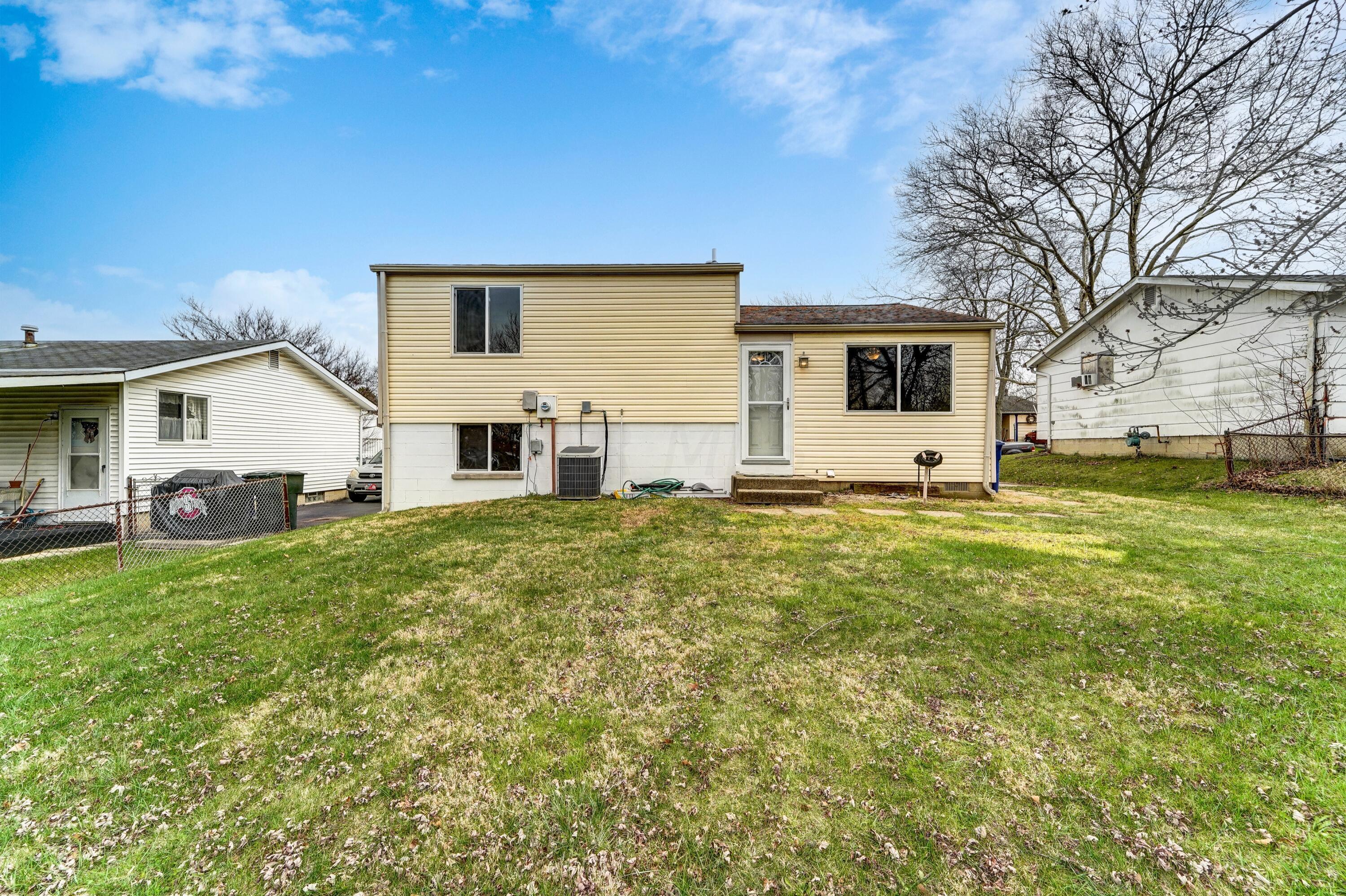 1711 Ripplebrook Road Columbus, OH 43223 - Photo 25 of 26 025