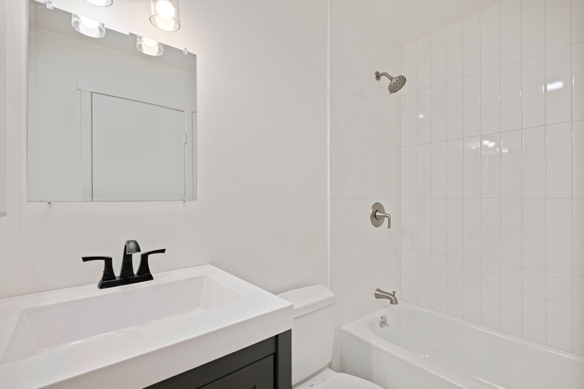 5956 Via Real, Unit 3 Carpinteria, CA 93013 - Photo 13 of 18 13 - Bathroom 2