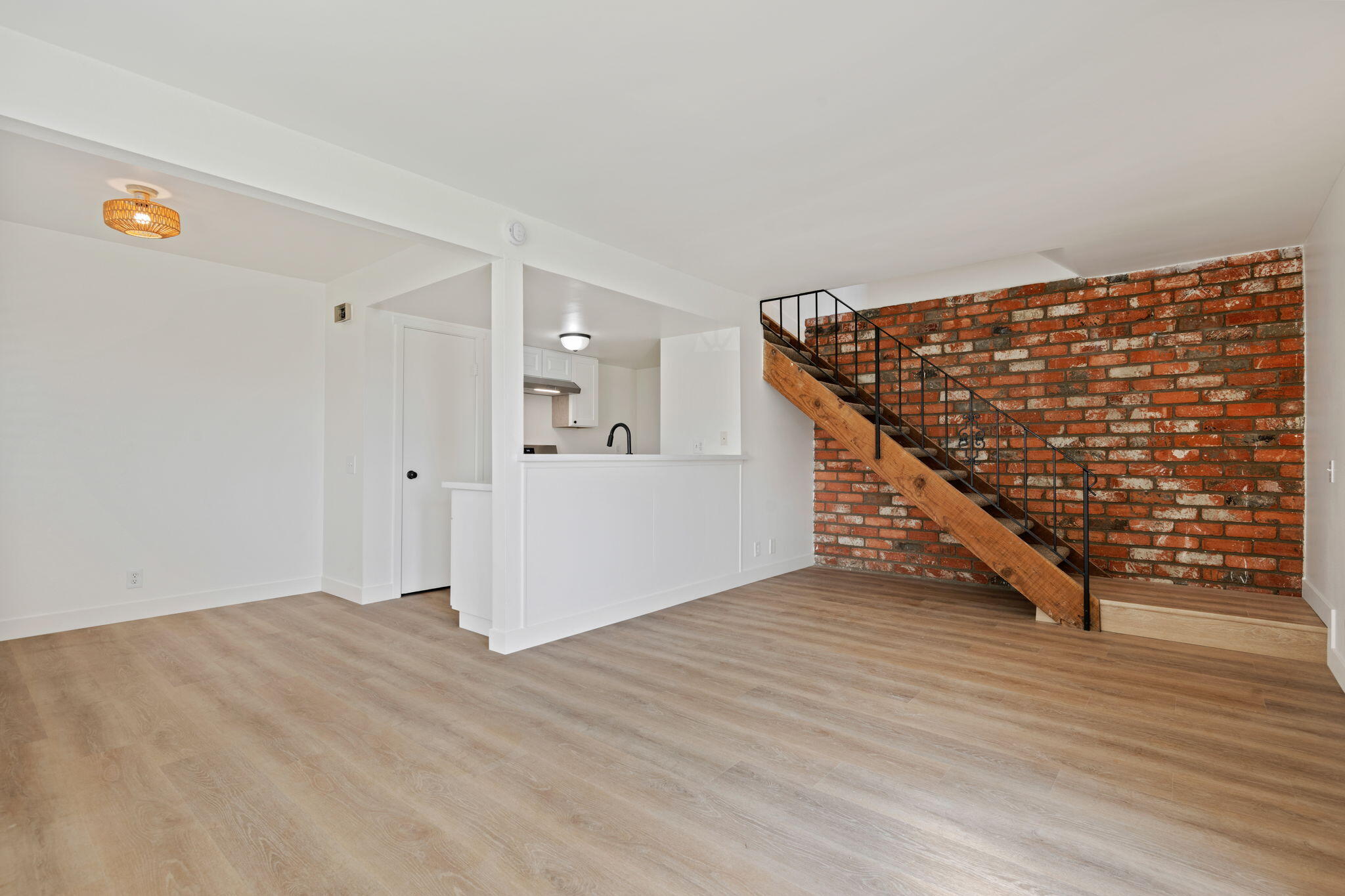 5956 Via Real, Unit 3 Carpinteria, CA 93013 - Photo 2 of 18 02 - Living Room