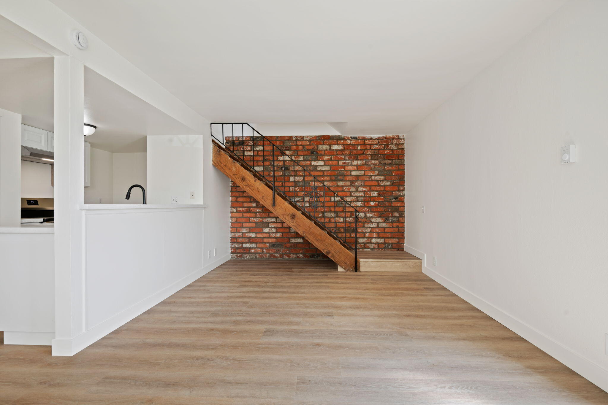5956 Via Real, Unit 3 Carpinteria, CA 93013 - Photo 3 of 18 03 - Living Room