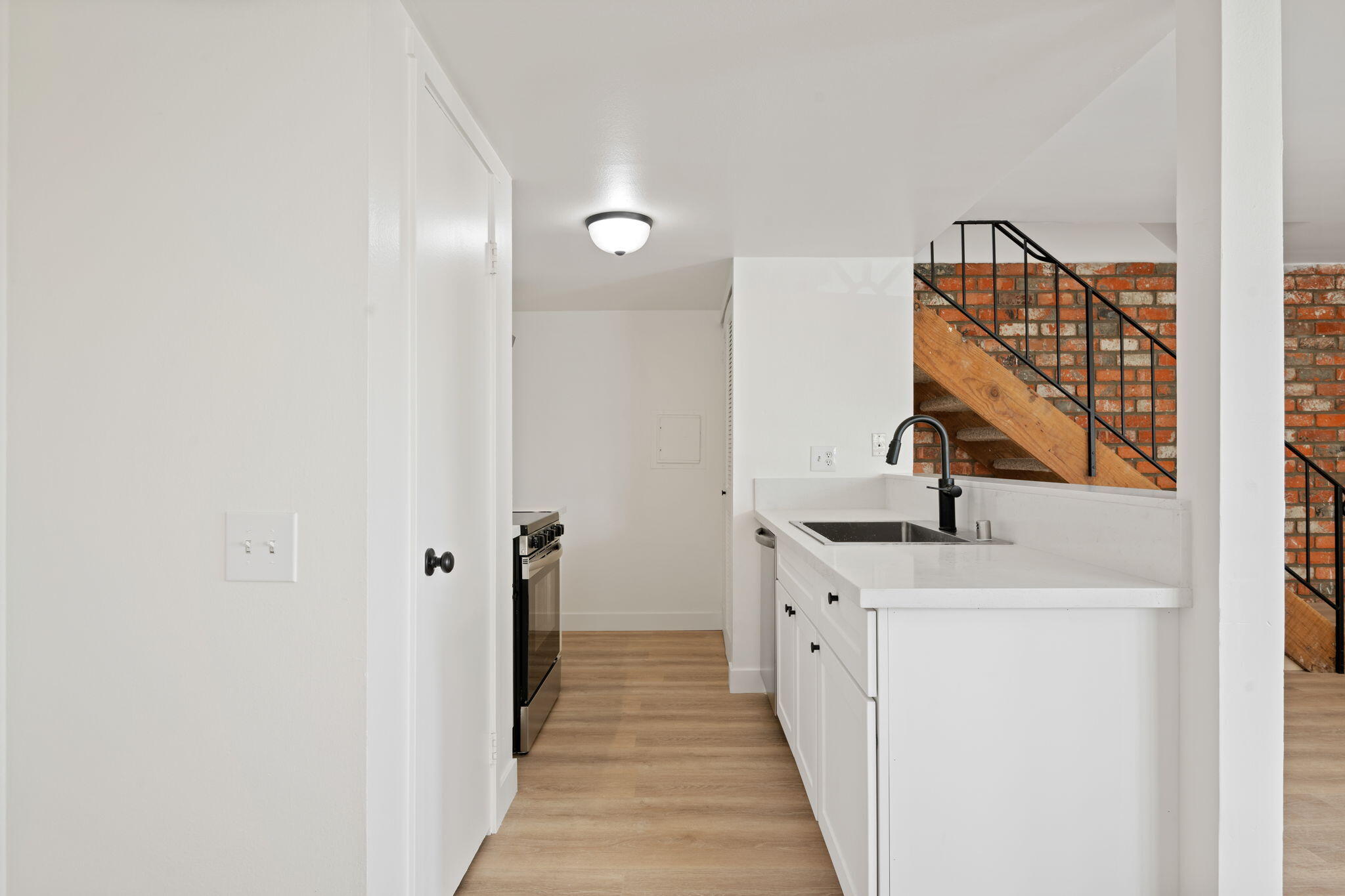 5956 Via Real, Unit 3 Carpinteria, CA 93013 - Photo 6 of 18 07 - Kitchen