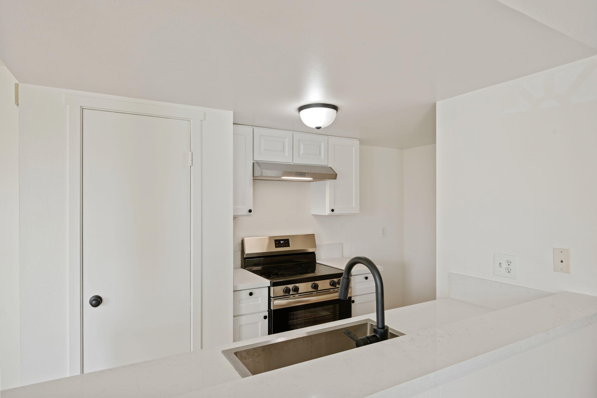 5956 Via Real, Unit 3 Carpinteria, CA 93013 - Photo 7 of 18 10 - Kitchen