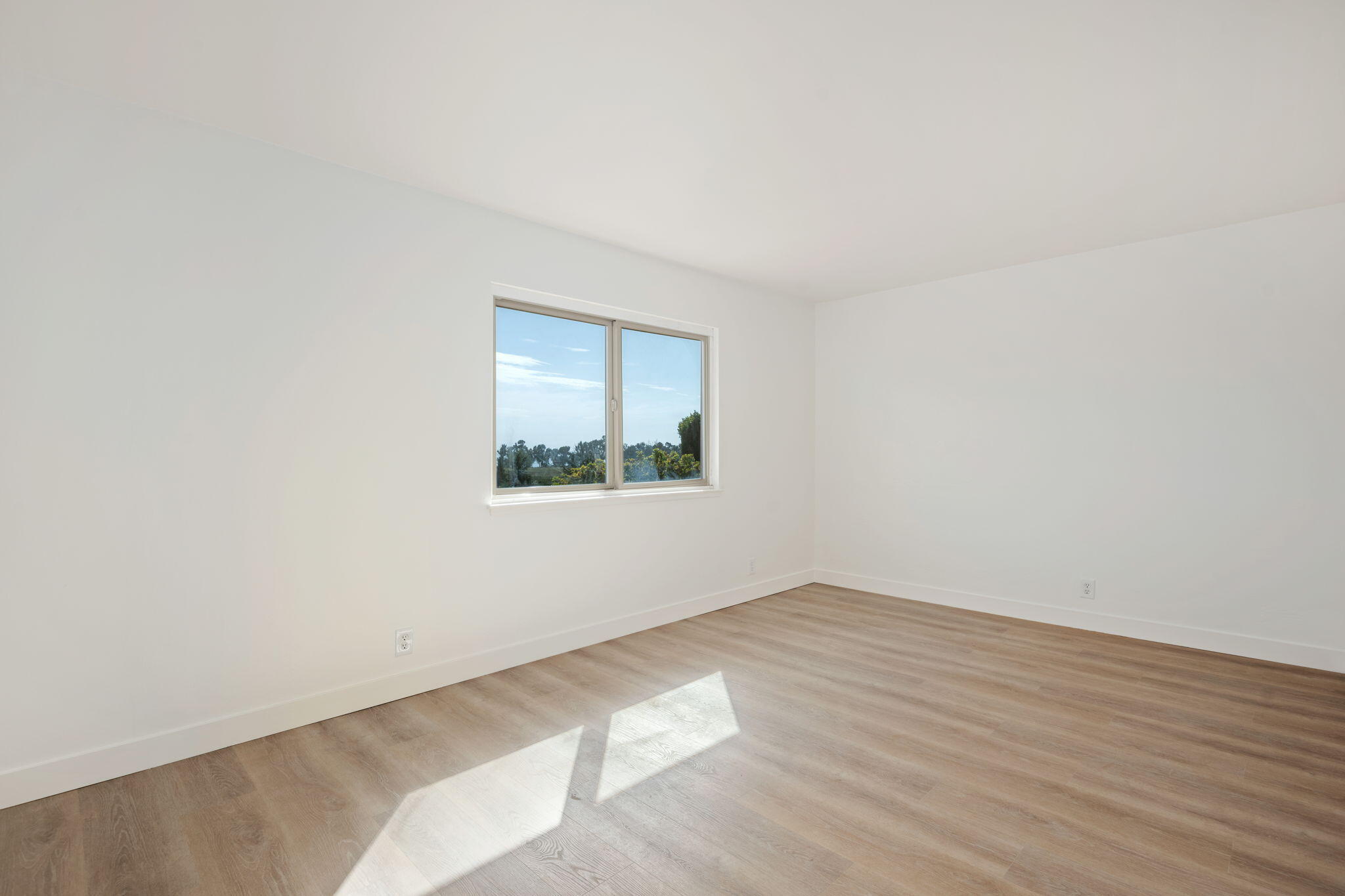 5956 Via Real, Unit 3 Carpinteria, CA 93013 - Photo 10 of 18 11 - Bedroom 1