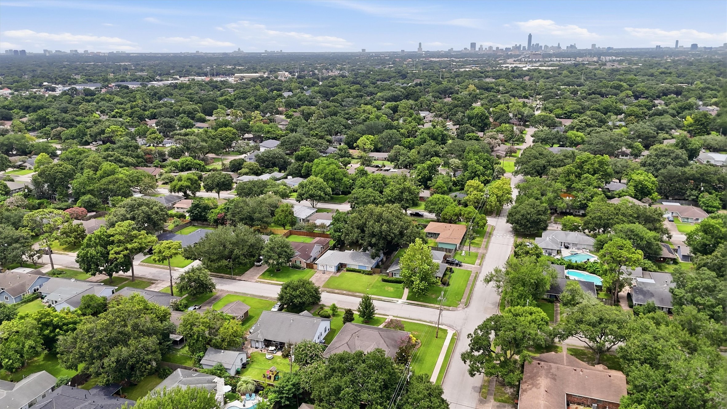 4701 Hummingbird Street Houston, TX 77035 - Photo 26 of 28 Close to the medical center and downtown Houston, as the skyline is seen in the background.