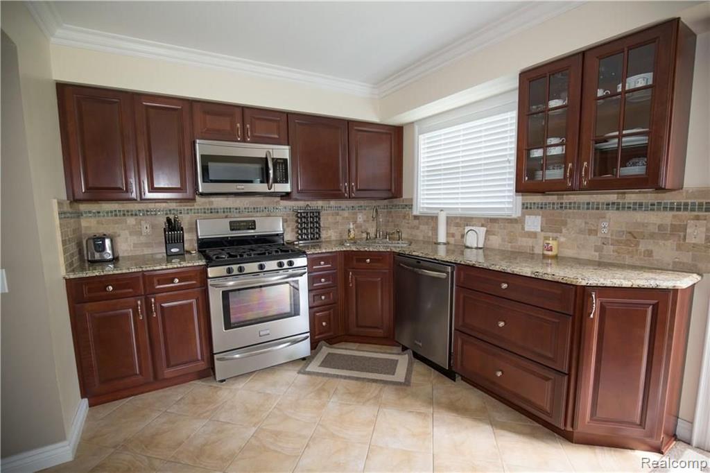 306 Whitney Drive Rochester Hills, MI 48307 - Photo 15 of 38