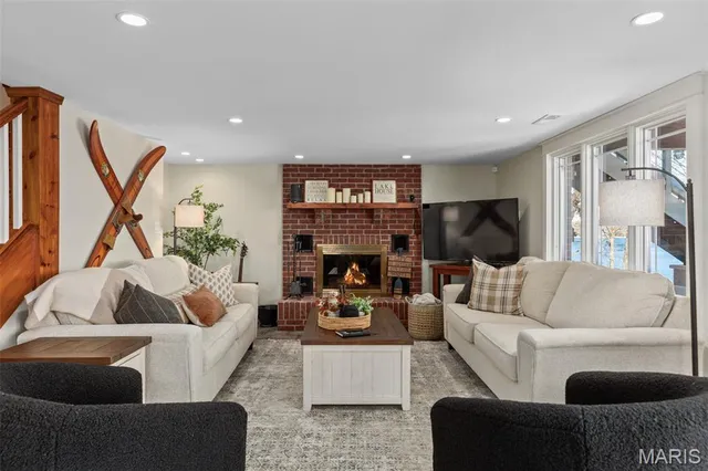 $599,000 | 256 Arrowhead Lane, Litchfield, IL 62056