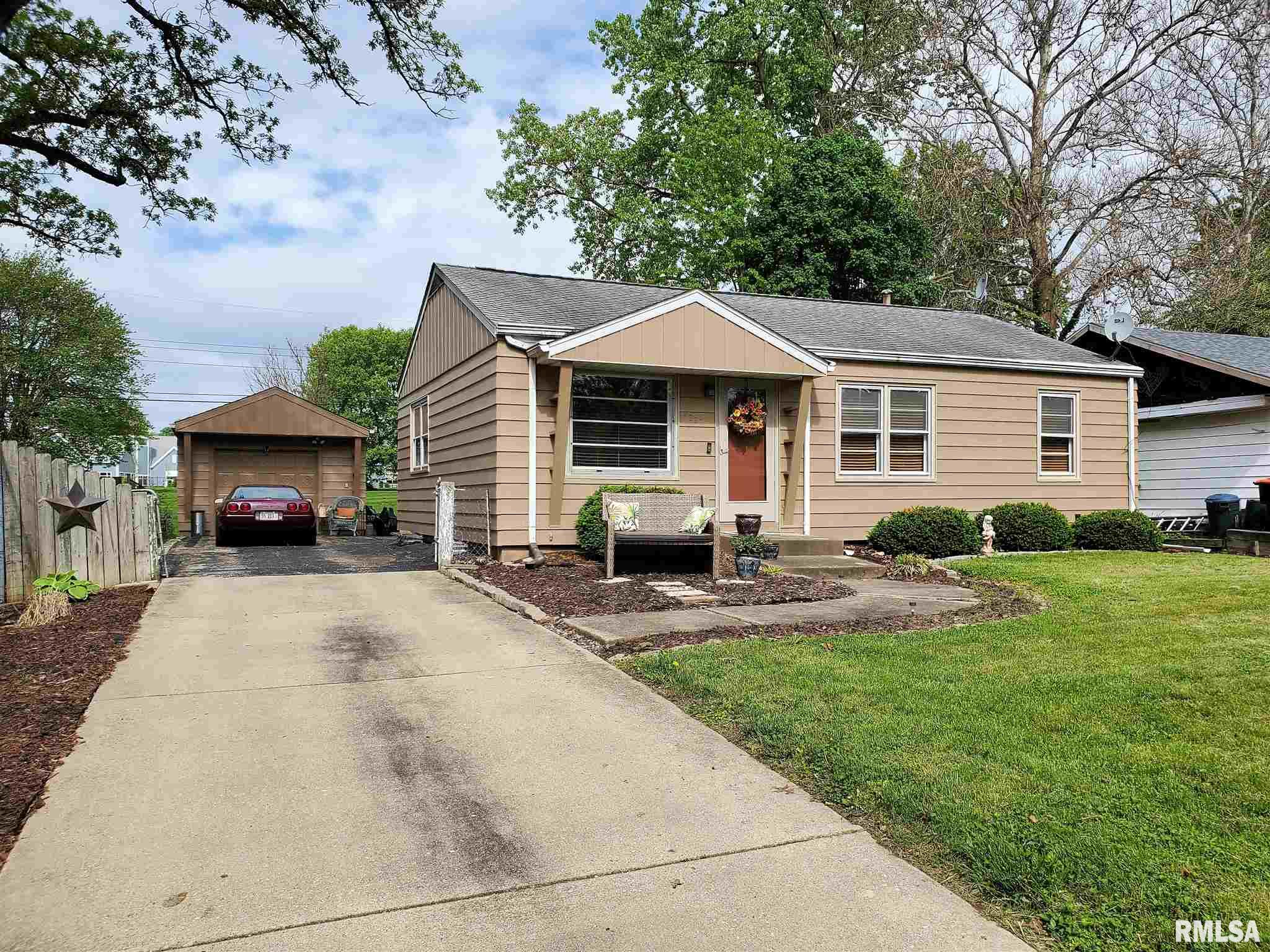 5227 North Ronald Road Peoria, IL 61614 - Photo 3 of 30 Gallery Image 3