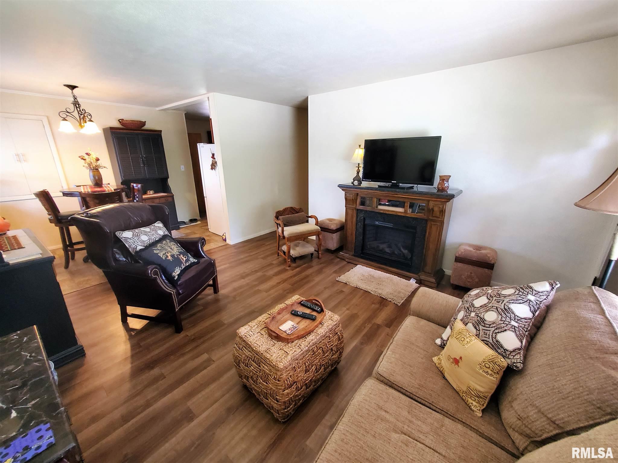 5227 North Ronald Road Peoria, IL 61614 - Photo 8 of 30 Gallery Image 8