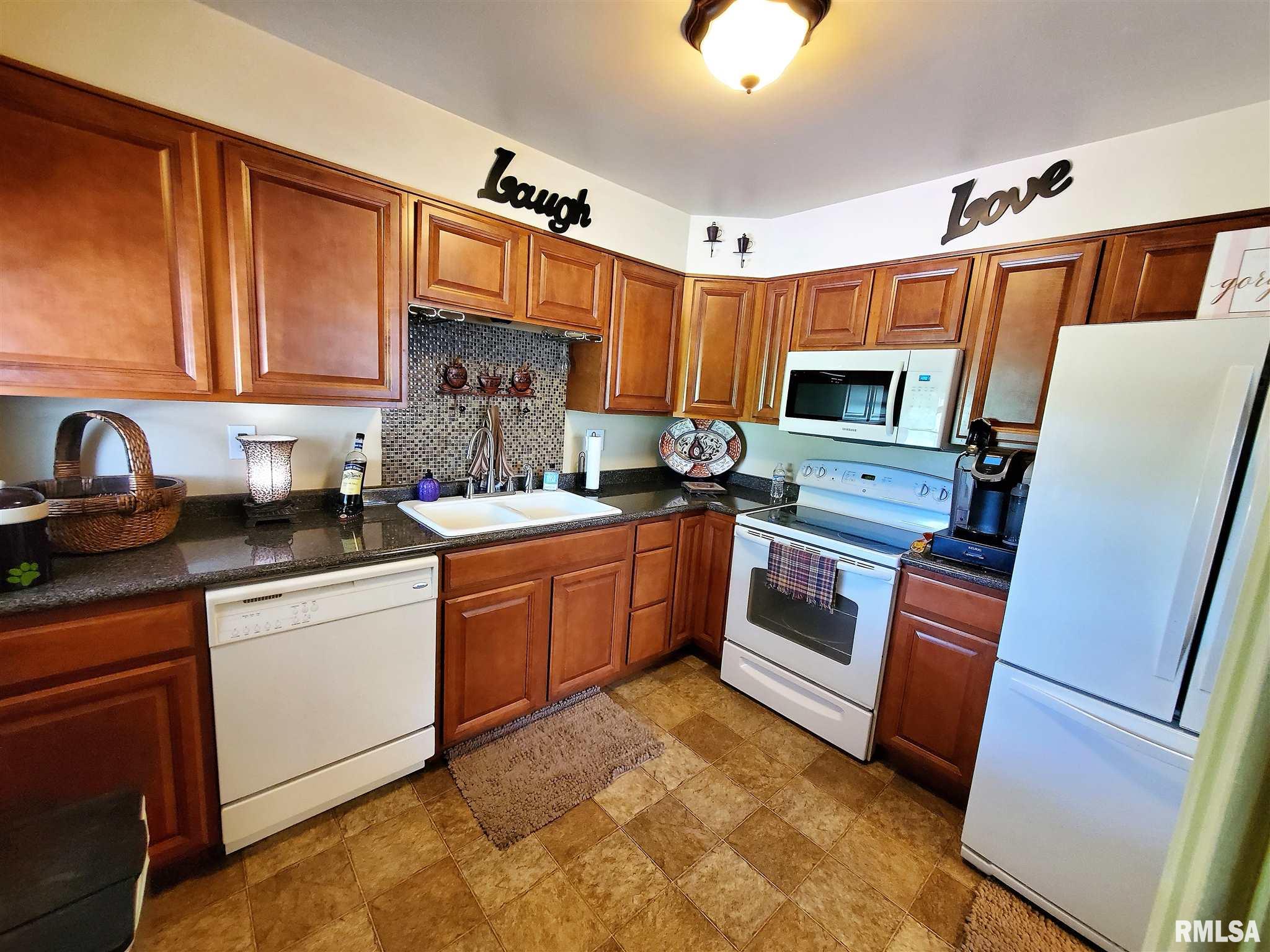 5227 North Ronald Road Peoria, IL 61614 - Photo 9 of 30 Gallery Image 9