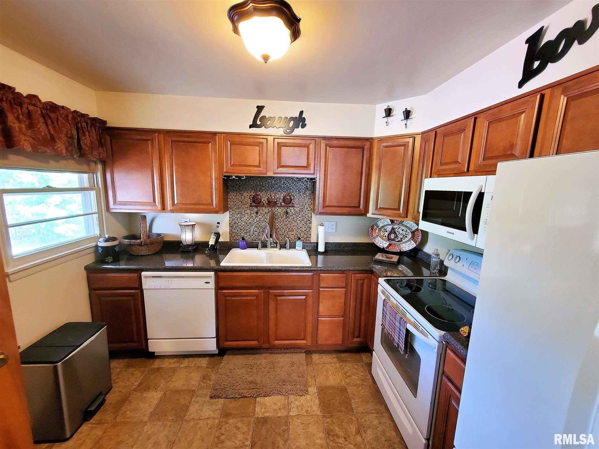 5227 North Ronald Road Peoria, IL 61614 - Photo 10 of 30 Gallery Image 10