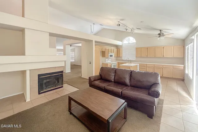 $3,150 | 39518 Chalfont Lane, Palmdale, CA 93551