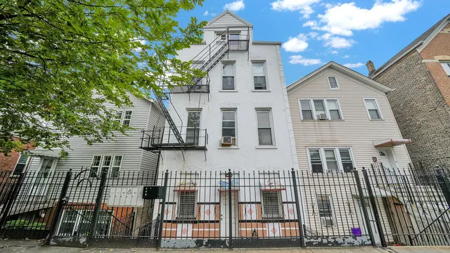 $1,250 | 1831 West 21st Place, Unit 1R, Chicago, IL 60608