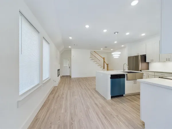 $2,000 | 5206 Gold Street, Unit A, Houston, TX 77026