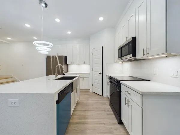 $2,000 | 5206 Gold Street, Unit A, Houston, TX 77026