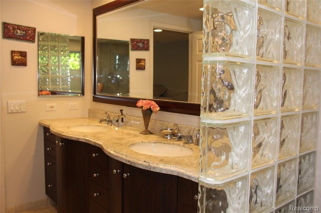 4656 Walnut Lake Road Bloomfield Hills, MI 48301 - Photo 9 of 10 12.jpg