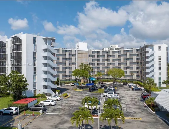 $2,700 | 3401 North Country Club Drive, Unit 718, Aventura, FL 33180