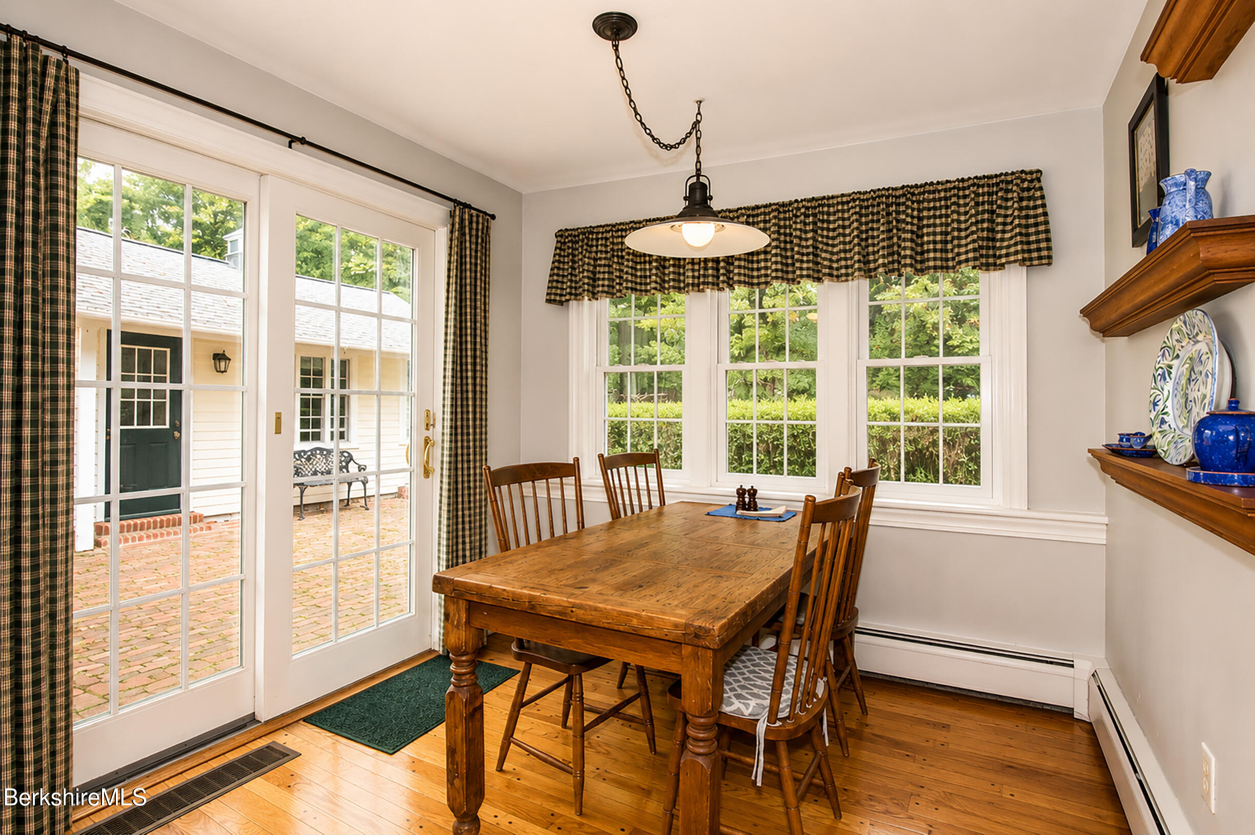 53 Main Street Stockbridge, MA 01262 - Photo 16 of 61 breakfast room