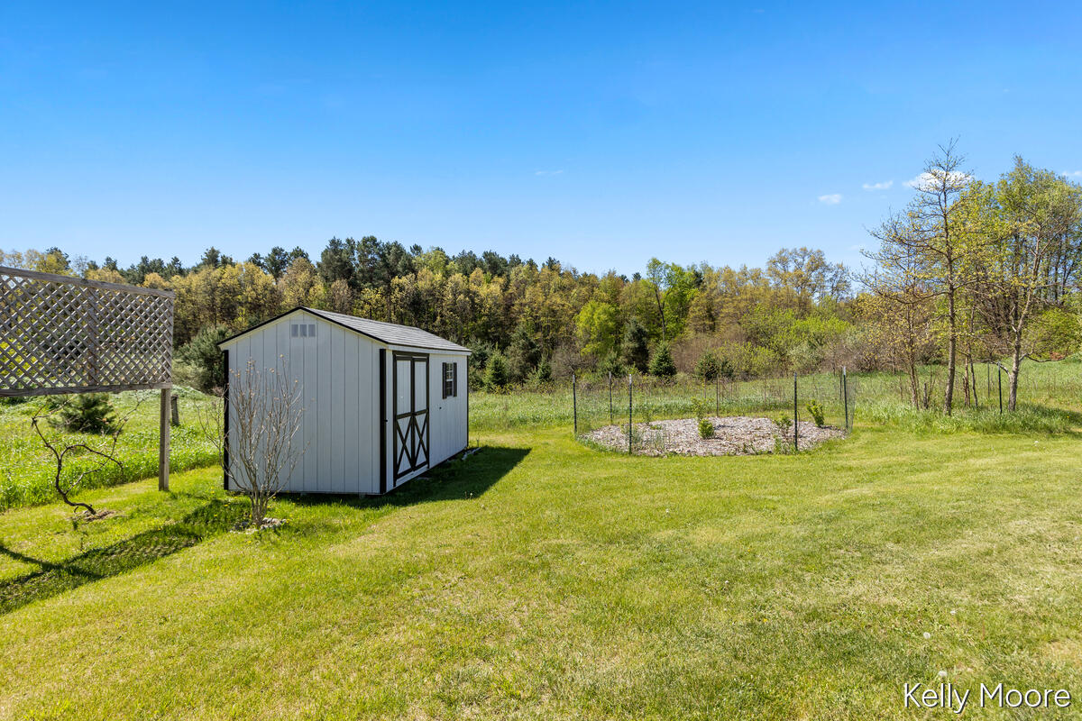 11117 West Snows Lake Road Greenville, MI 48838 - Photo 25 of 30