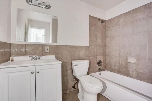 $2,000 | 5310 Northwest 18th Place, Unit 2, Lauderhill, FL 33313