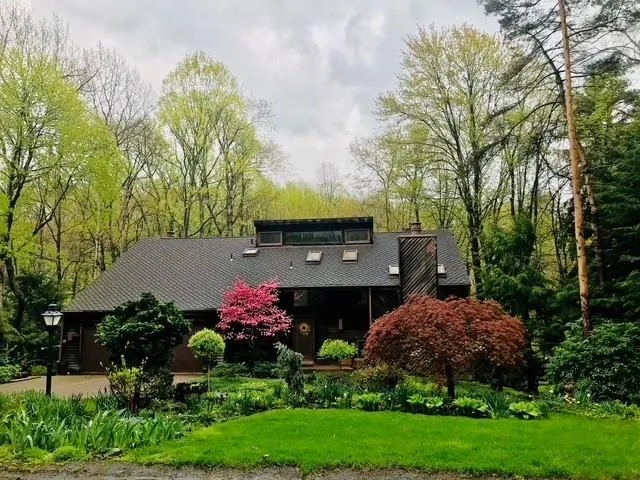 $699,000 | 16 Commons Drive, Bradford Woods, PA 15015