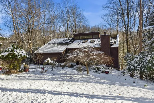 $699,000 | 16 Commons Drive, Bradford Woods, PA 15015
