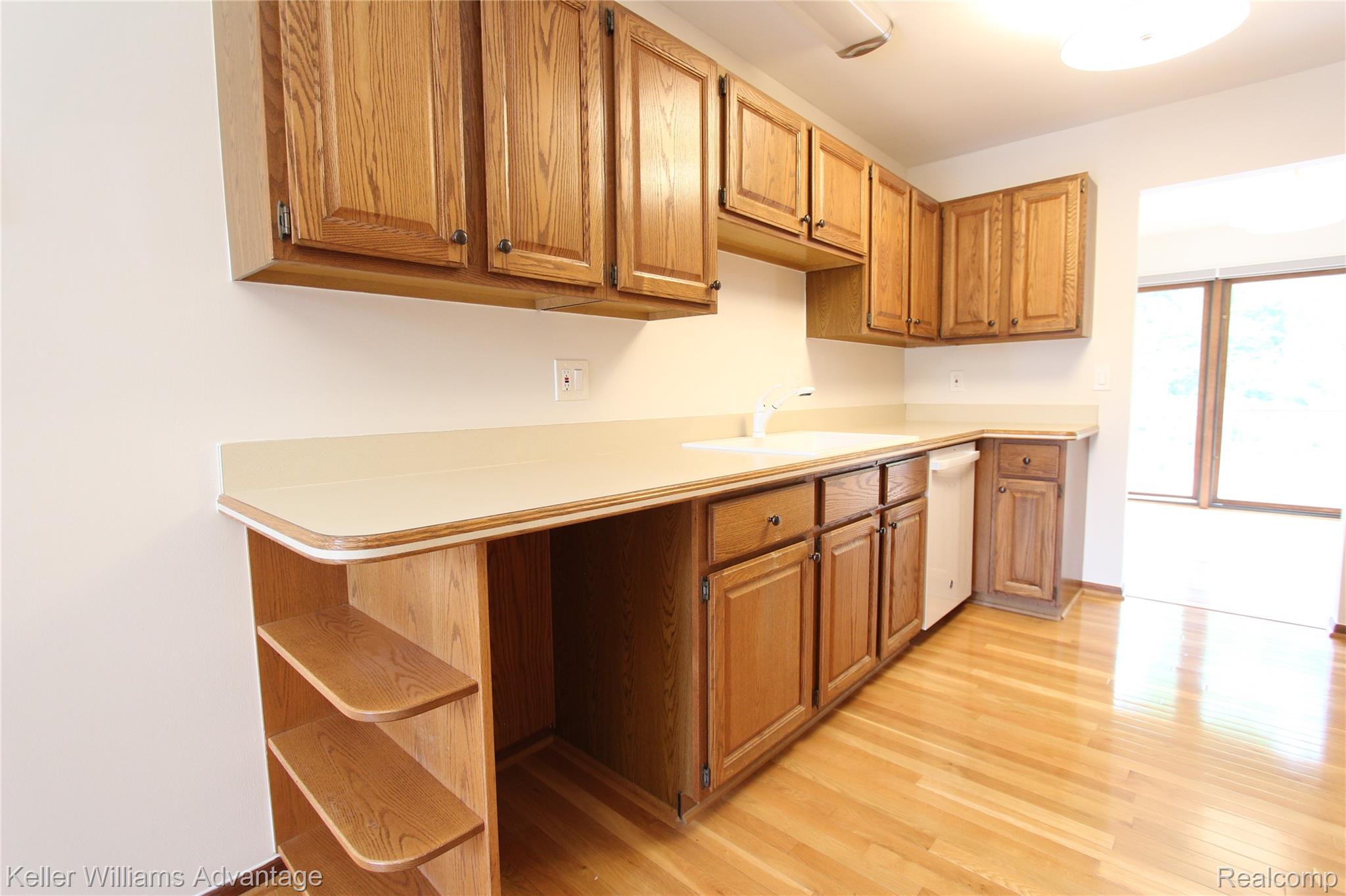 21850 River Ridge Trail Farmington, MI 48335 - Photo 15 of 33 Kitchen