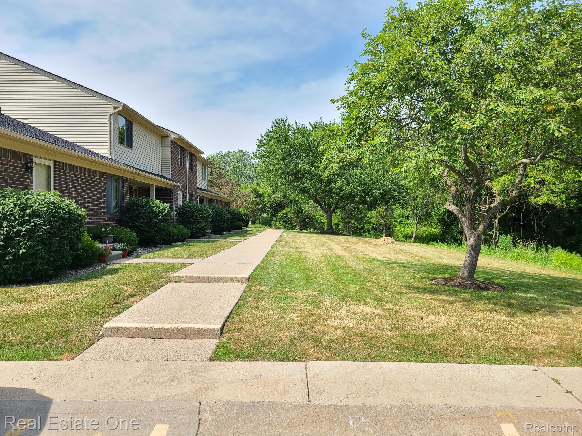 48604 Sugarbush Road New Baltimore, MI 48047 - Photo 4 of 29 Gallery Image 4
