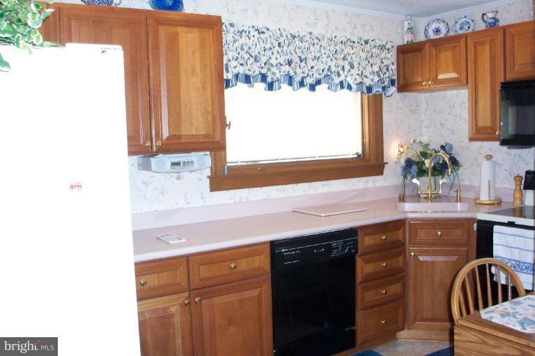 4322 Belle Grove Road Brooklyn, MD 21225 - Photo 9 of 21 Corian counter top