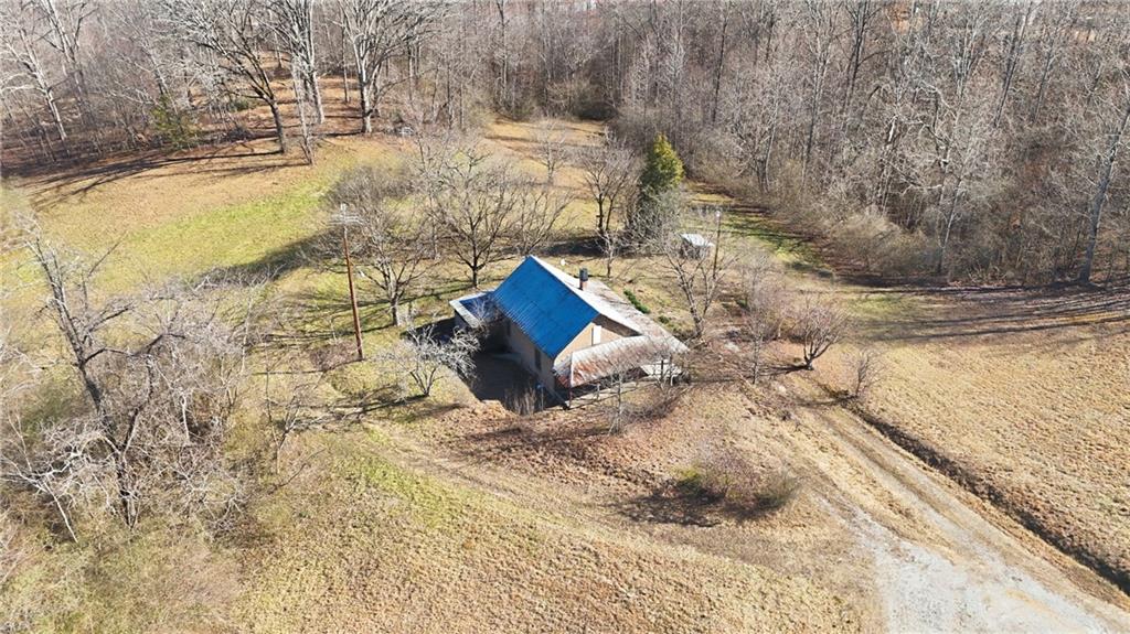2558 Stonepile Road Clarkesville, GA 30523 - Photo 22 of 22 a view of a yard with wooden fence
