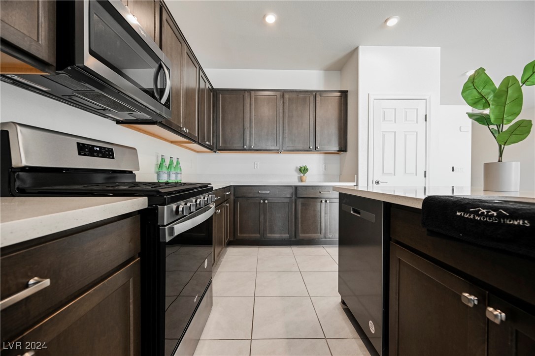 6410 Ranunculus Street North Las Vegas, NV 89084 - Photo 2 of 25